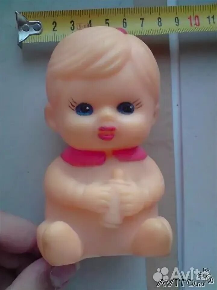 Резиновый пупсик. Резиновая кукла детская. Резиновый пупсик СССР. Пупс с бутылочкой игрушка 90-х. Резиновая девочка купить
