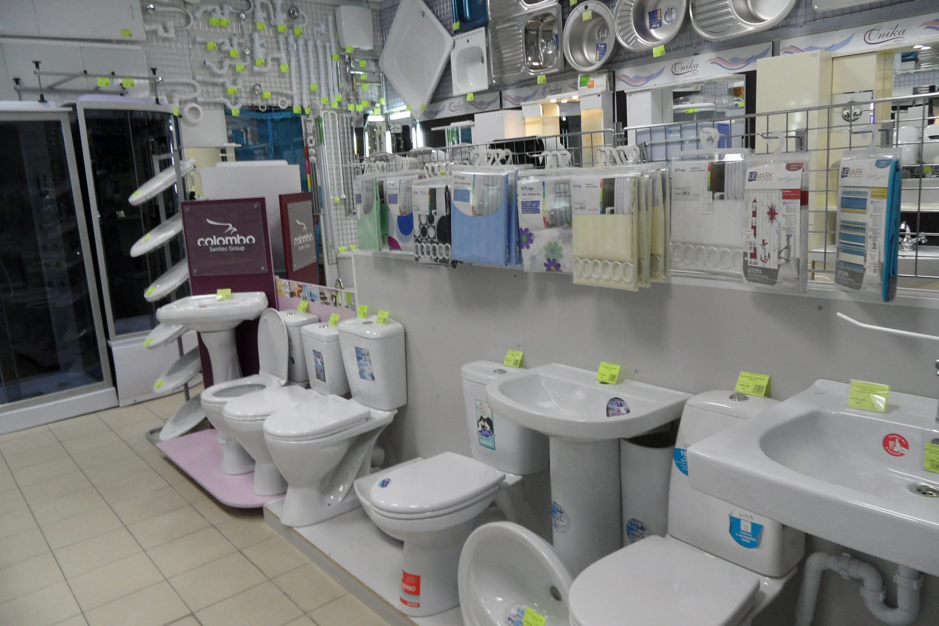 Стенд под унитазы. Иркутск, сантехника, мауро унитазы. Сантехника краснодар. Сантехника на ермолова пятигорск. Центр сантехники.