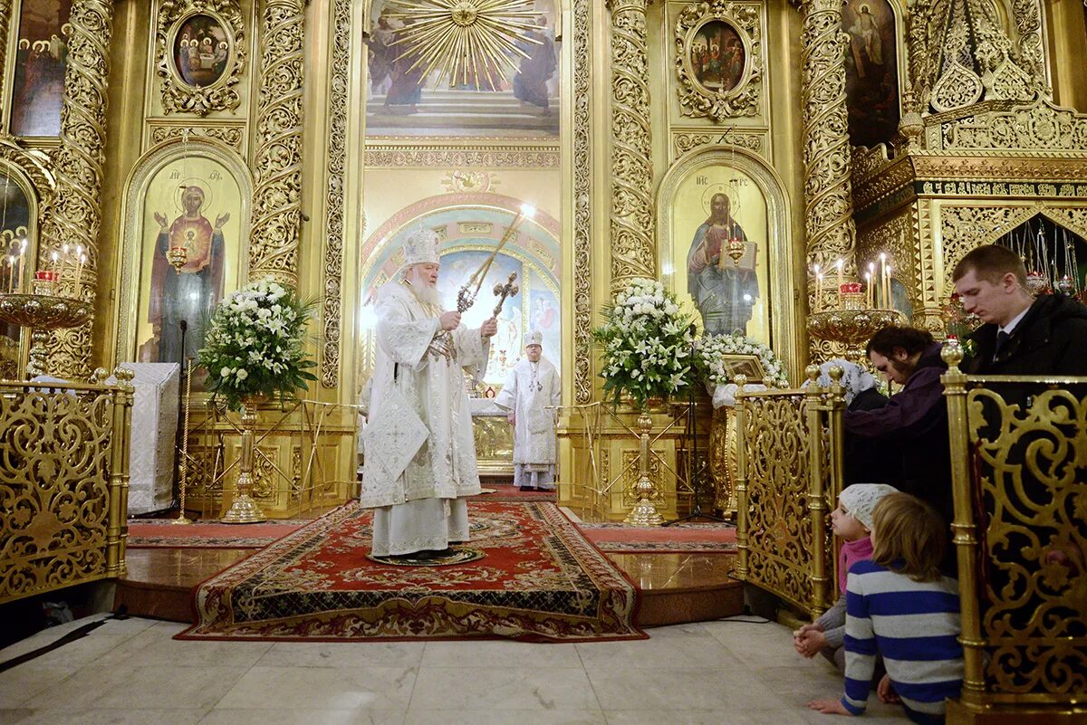 красивый храм для крещения. главный храм вооруженных сил российской федерации крестины. крещение 2023 елоховская церковь. крестины в храме христа спасителя. константин барган с патриархом.