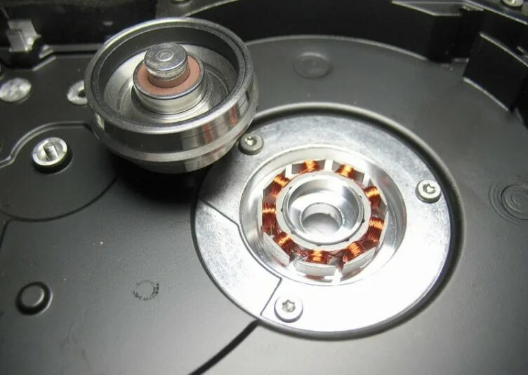 Арктур 006 лампа стробоскопа. Трехфазный бесколлекторный двигатель постоянного тока. Двигатель вращения диска. Мотор hdd распиновка. Привод ps2 slim.