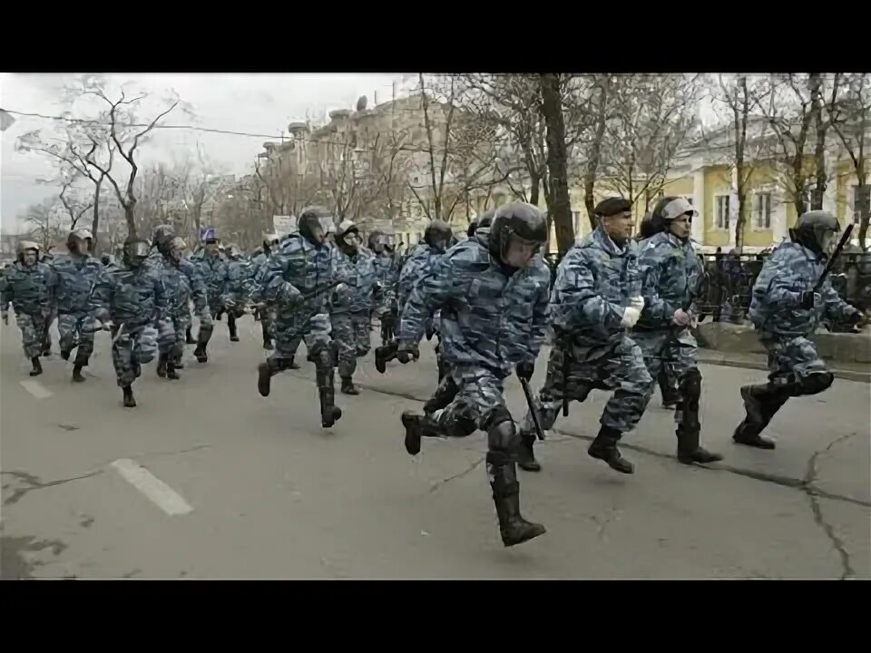 Омон. Омон авангард москва. Убегает от омона. Омон цыпер. Синий камуфляж омон.
