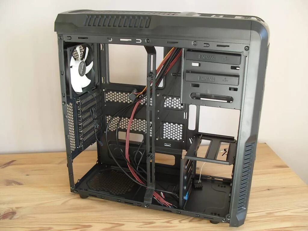 Zalman z3 plus lucifer. Корпус Zalman z3 Plus. Zalman z3 Plus вентиляторы. Zalman z3 Plus водяное охлаждение. Zalman z3 Predator.