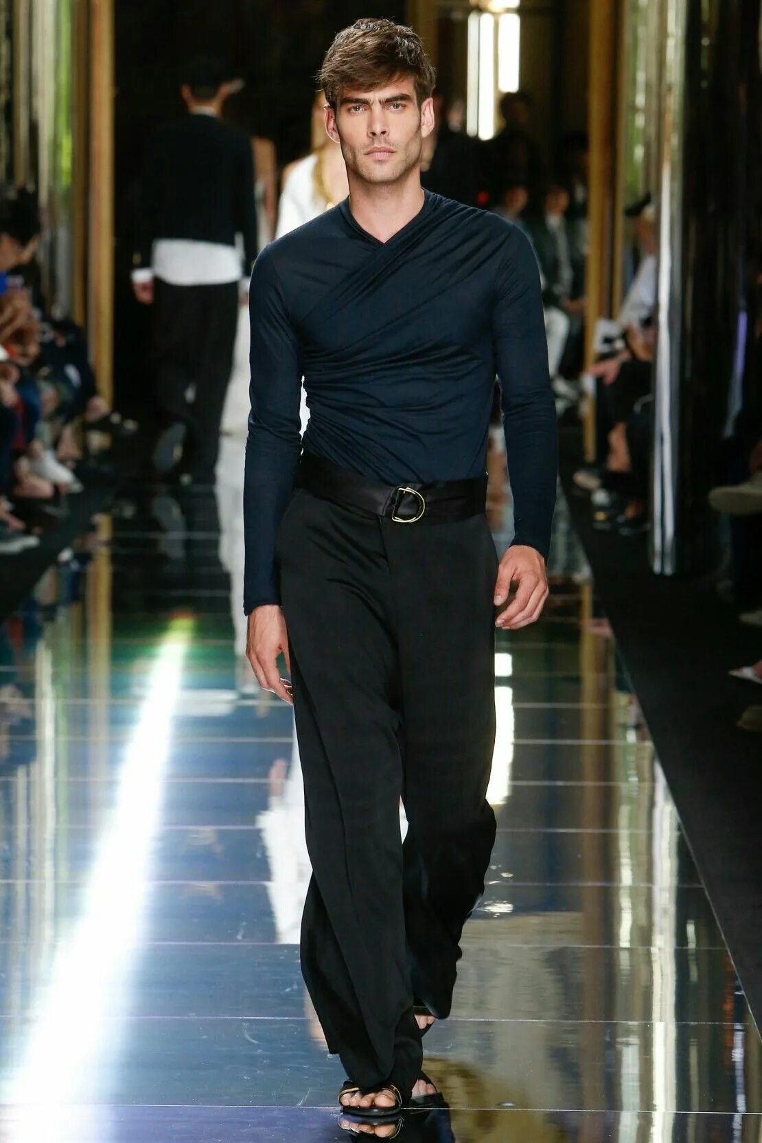 Balmain Menswear. Balmain Париж мужская мода показ. Balmain мужская коллекция 2021. Balmain Vogue. Подиум мужиков