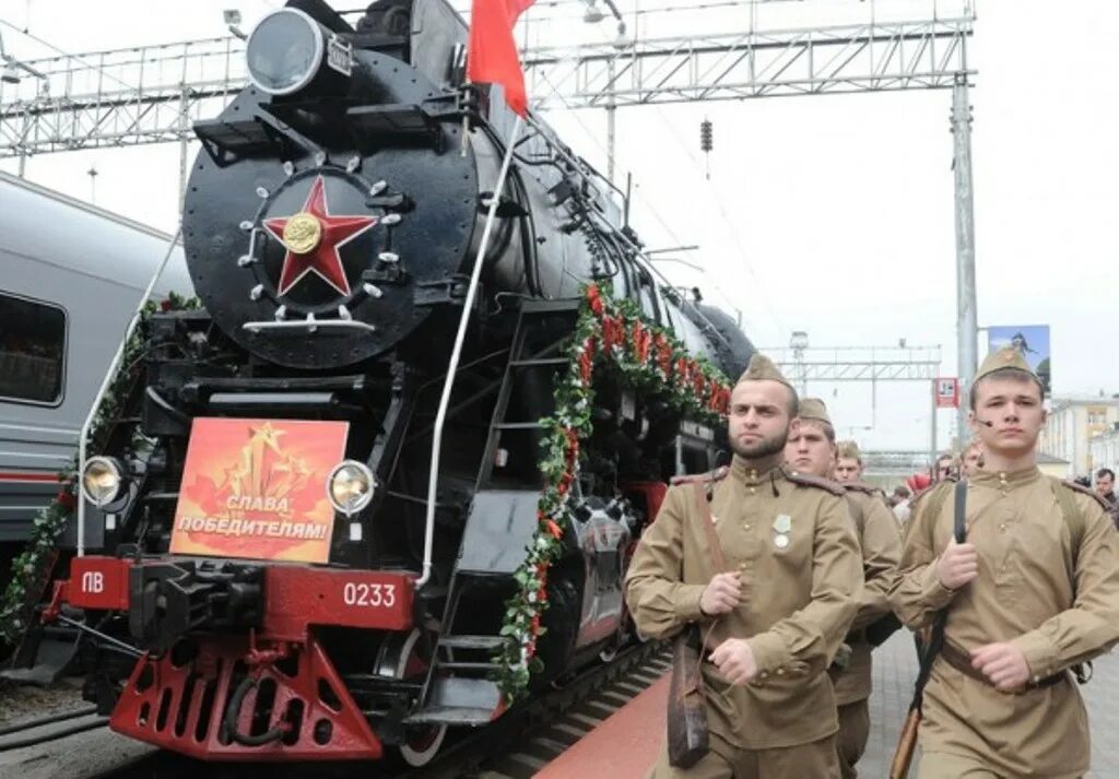 Поезд победы хабаровск. Ретропоезд «воинский эшелон». Ретро поезд воинский эшелон внутри. Поезд Победы Каменск Шахтинский. Военный поезд.