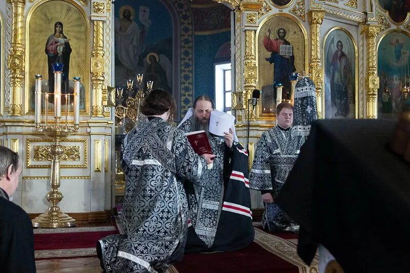 Прощеное воскресенье чин прощения. Прощеное воскресенье вечерняя служба. Вечерня с чином прощения. Чин прощения 2021 год. Чин прощения в храме как проходит