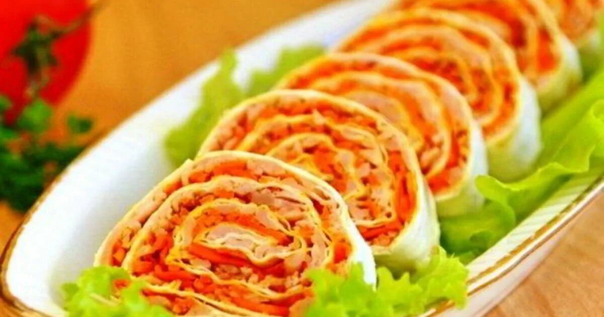Лаваш с корейской морковкой. Лаваш с морковью. Рулетики из лаваша с корейской морковкой и сыром. Лаваш с морковью. Рулет из лаваша с корейской морковью.