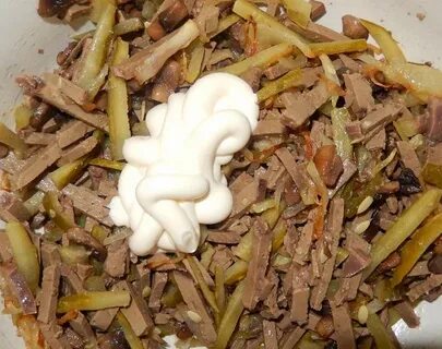 Салат из говяжьей печени с соленым огурцом
