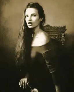 Студент қыздардың юбкадағы суреттері