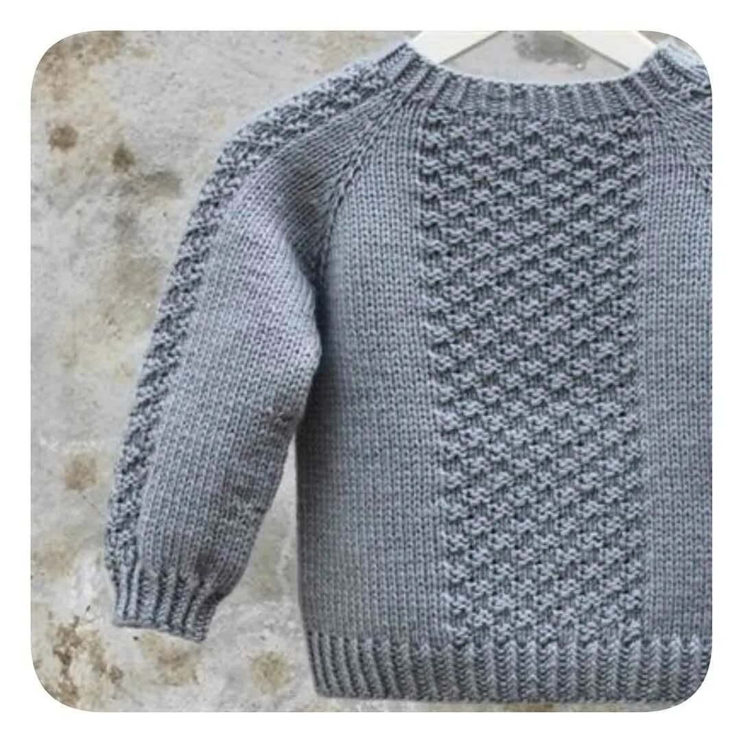 Регланом пуловер мальчику. Свитер реглан спицами для мальчика 3 года. Свитер для мальчика. Свитер для мальчика. Вязаный свитер для мальчика.