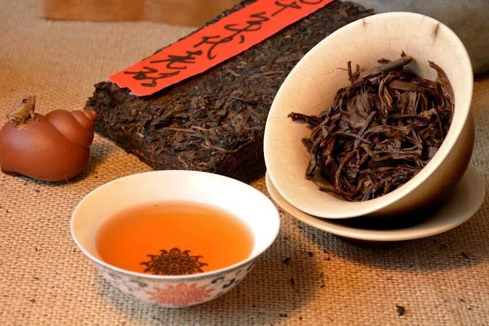 Старая заварка. Китайский чай пуэр. Габба Шен пуэр. Габа пуэр. Китайский чай Шен пуэр (зеленый пуэр).