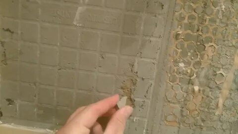 Отошла кафельная плитка