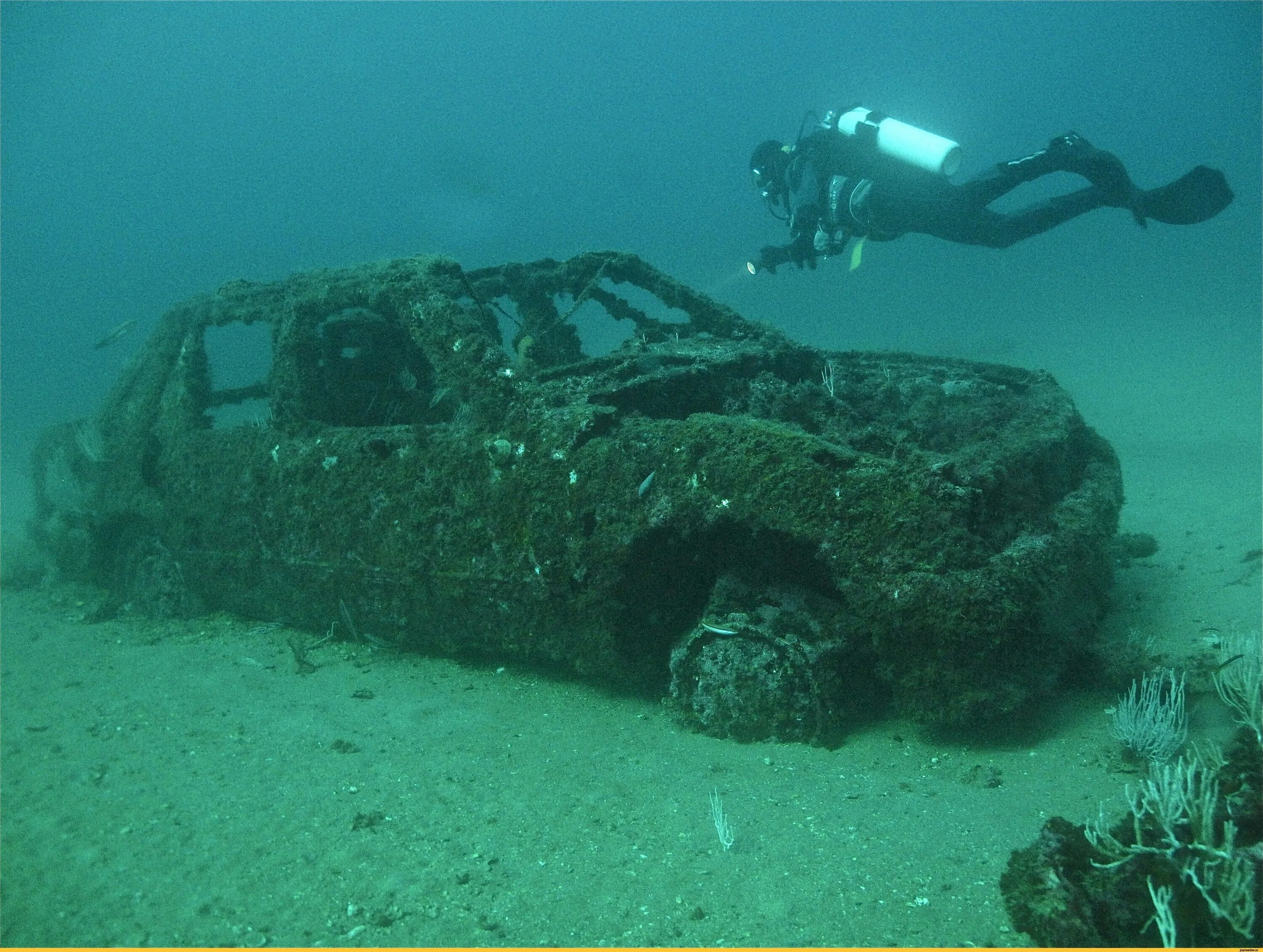 Подводный музей Британик. Затонувшие мотоциклы. Затонувшие автомобили. Затонувшие вещи в океане.