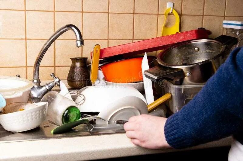 По субботам мыть посуду. Мытье посуды. грязная посуда. не помыл посуду. перемыть посуду.