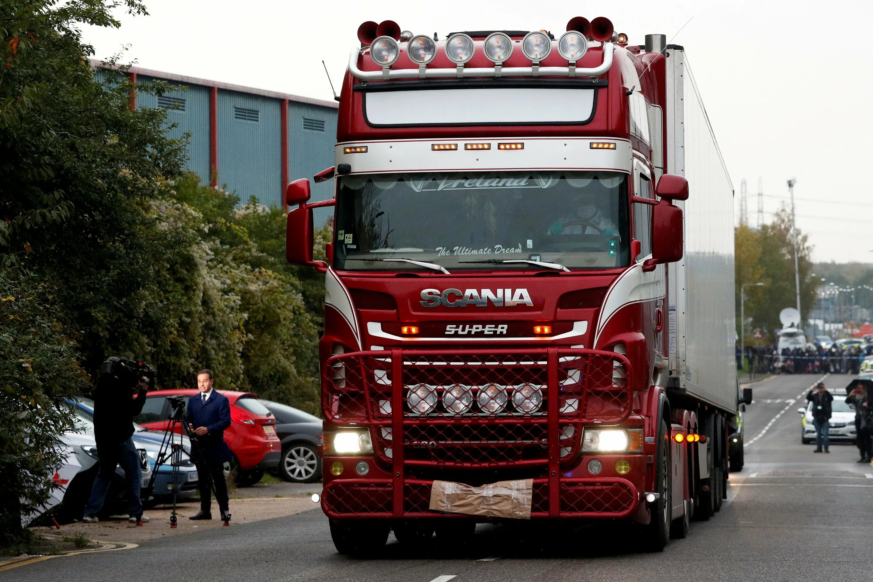 Легковушка в родстве со сканией. Scania 39 Dead. Скания 39 трупов. Скания 39 человек. Грузовики Великобритании.