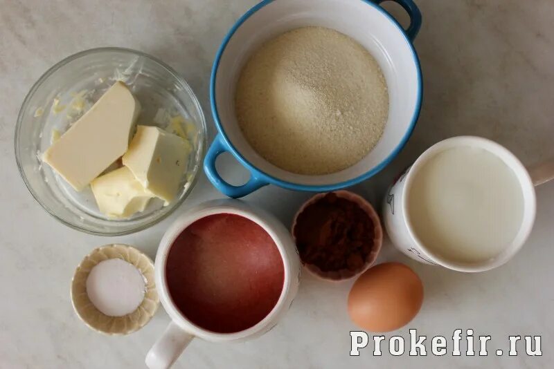 Манник на кефире в духовке пышный. Пирог с манкой на кефире. Манник на молоке в духовке. Манник на кефире. Выпечка на кефире с манкой.