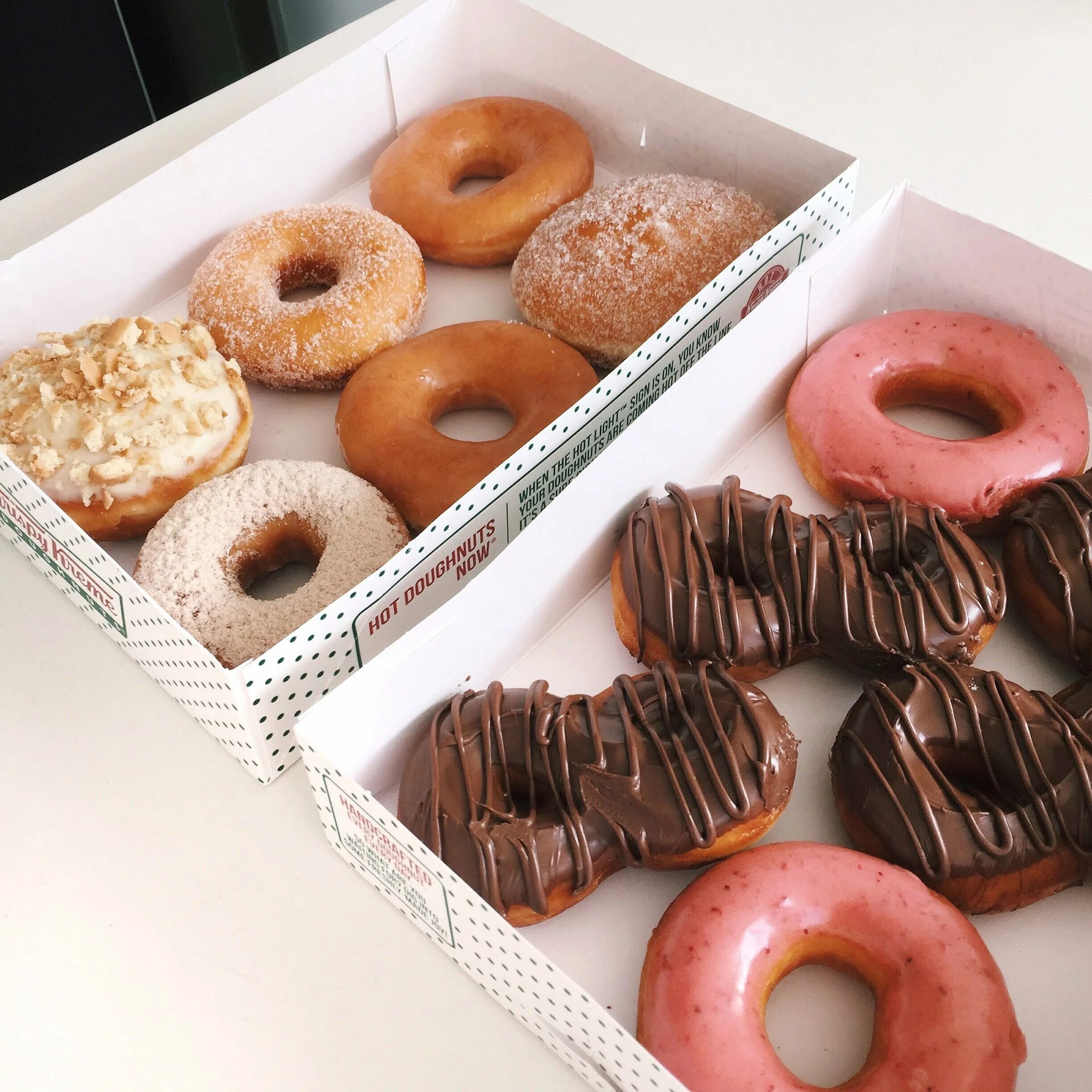 Больше всего в одежде пончик ценил. Донатсы krispy. пончики эстетика. куча пончиков. пончики бесподобные.