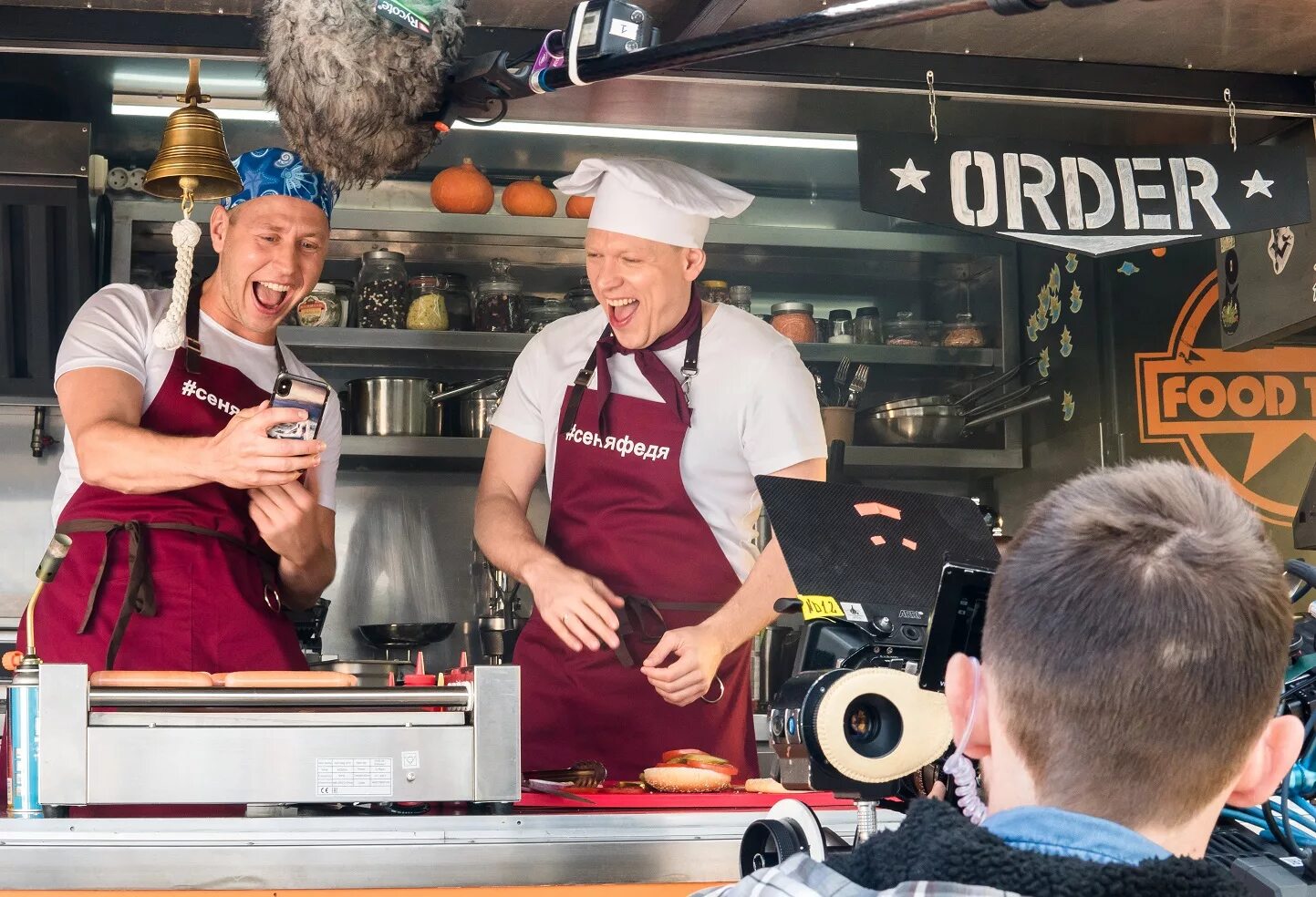 Валерия федорович отель элеон. Кухня война за отель 1 сезон. Сериал сеня федя. Виктор баринов элеон. Виктор петрович баринов шеф-повар.