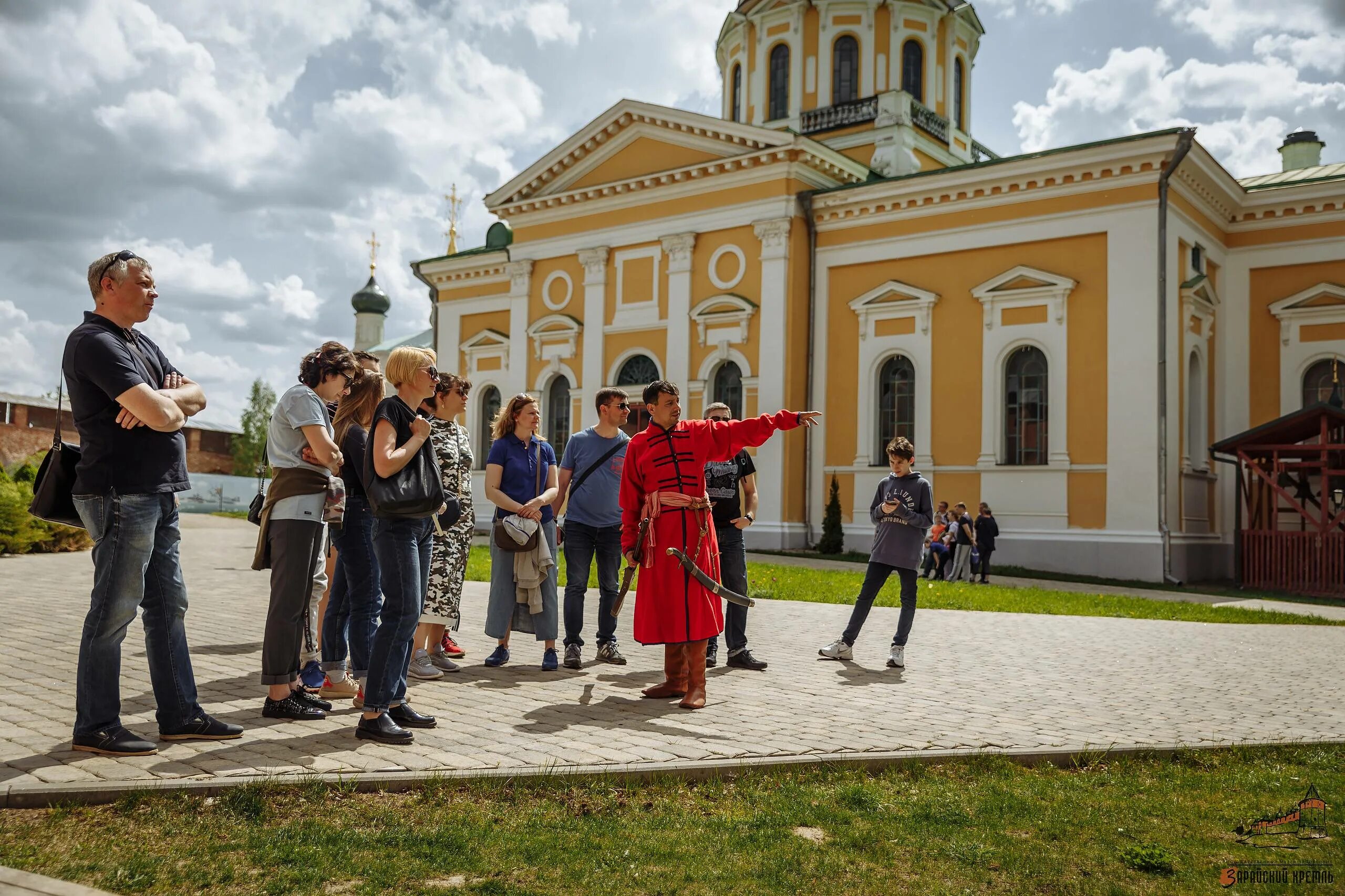 Квесты в коломне. Квест Марины Мнишек» в Коломне. Зарайский Кремль экскурсовод. Красная площадь экскурсия. Интересные экскурсии в Москве для школьников.