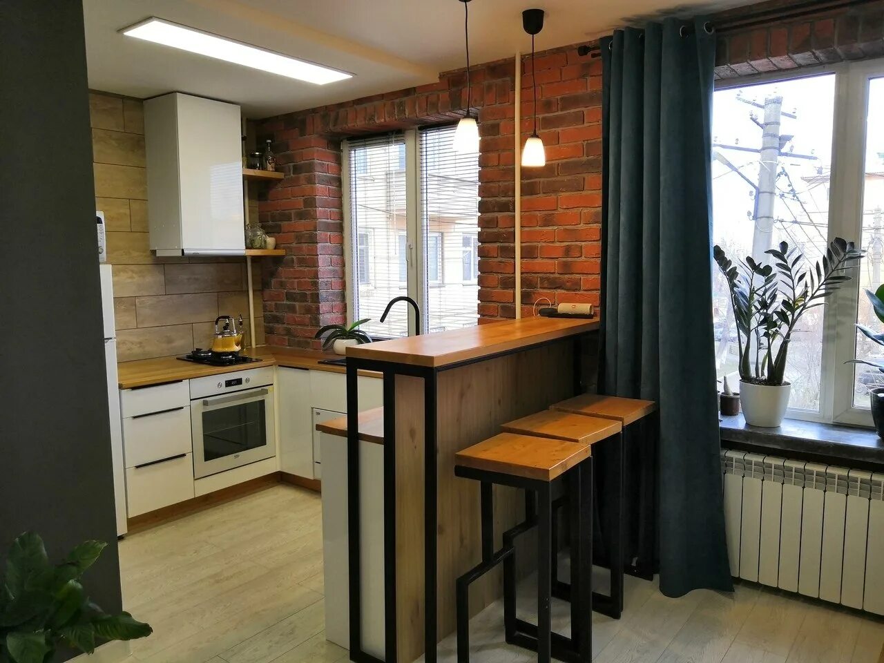 Варианты перепланировки двухкомнатной хрущевки. Перепланировка трехкомнатной хрущевки в кирпичном доме 63 кв. Зал с кухней в хрущевке. Кв. Хрущёвка 2 комнатная перепланировка коридора.