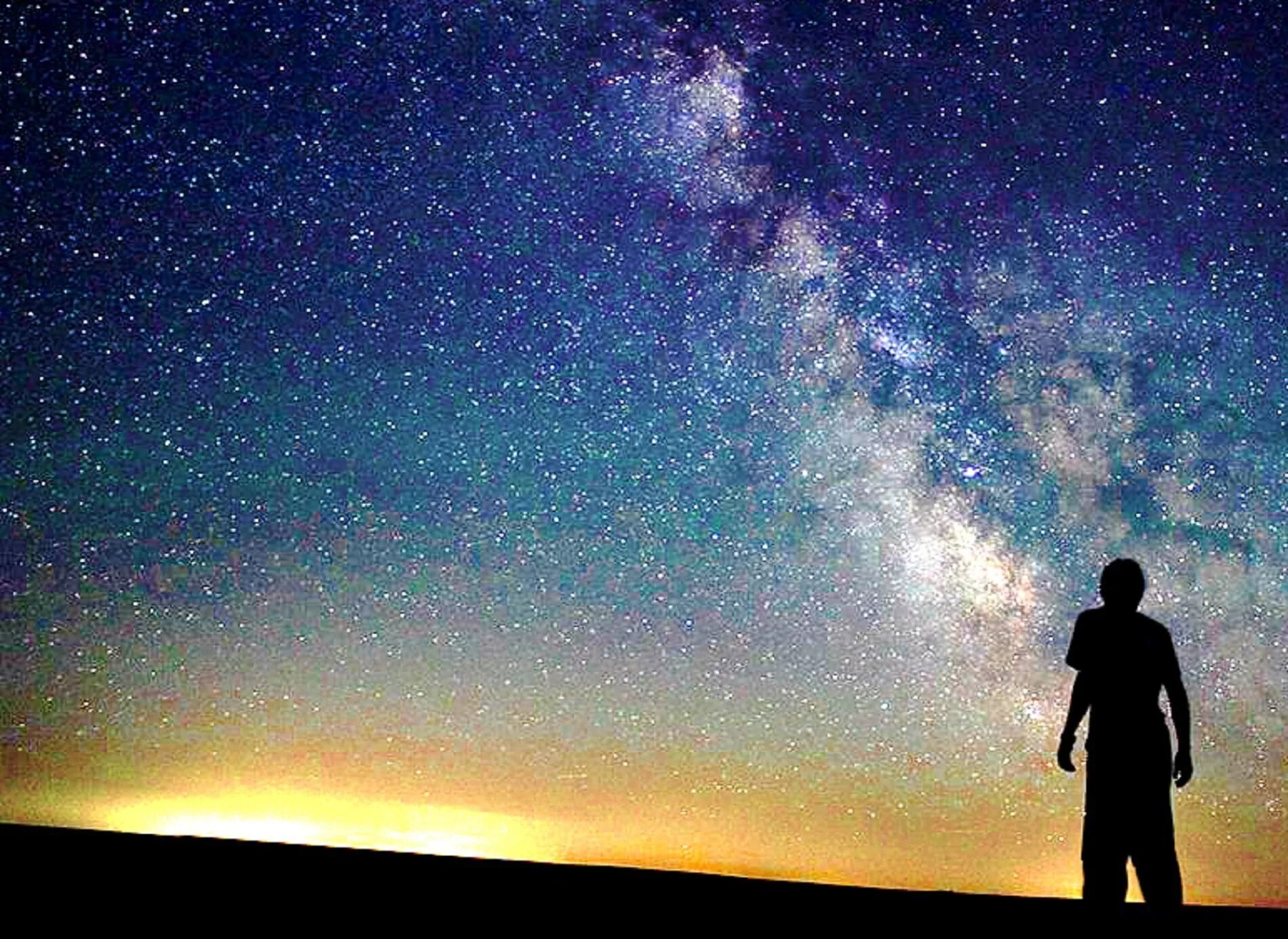 Подключи звездное небо. Звездное небо и человек. Человек смотрит на звезды. Звездное небо настоящее.