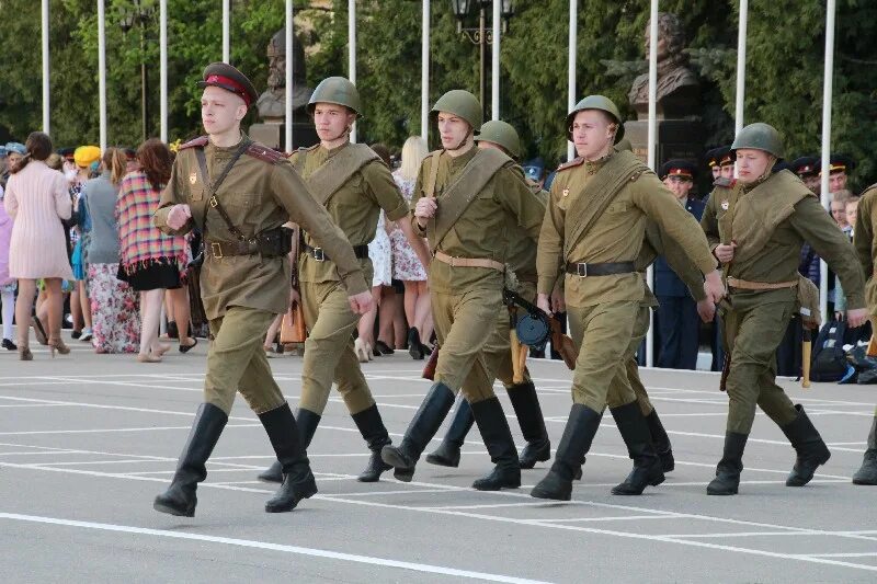 На плацу слушать. Плац. Марш на плацу. Воинская часть 27898 Белгород. Плац Академии ФСИН.