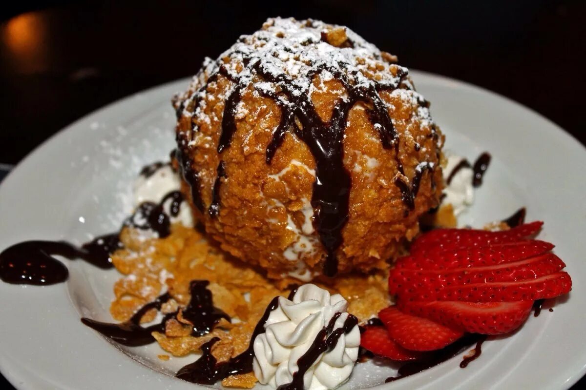 Запеченное мороженое. Fried ice cream. Жареное мороженое что это такое. Жареное мороженое во фритюре. Мороженое жареное мороженое.