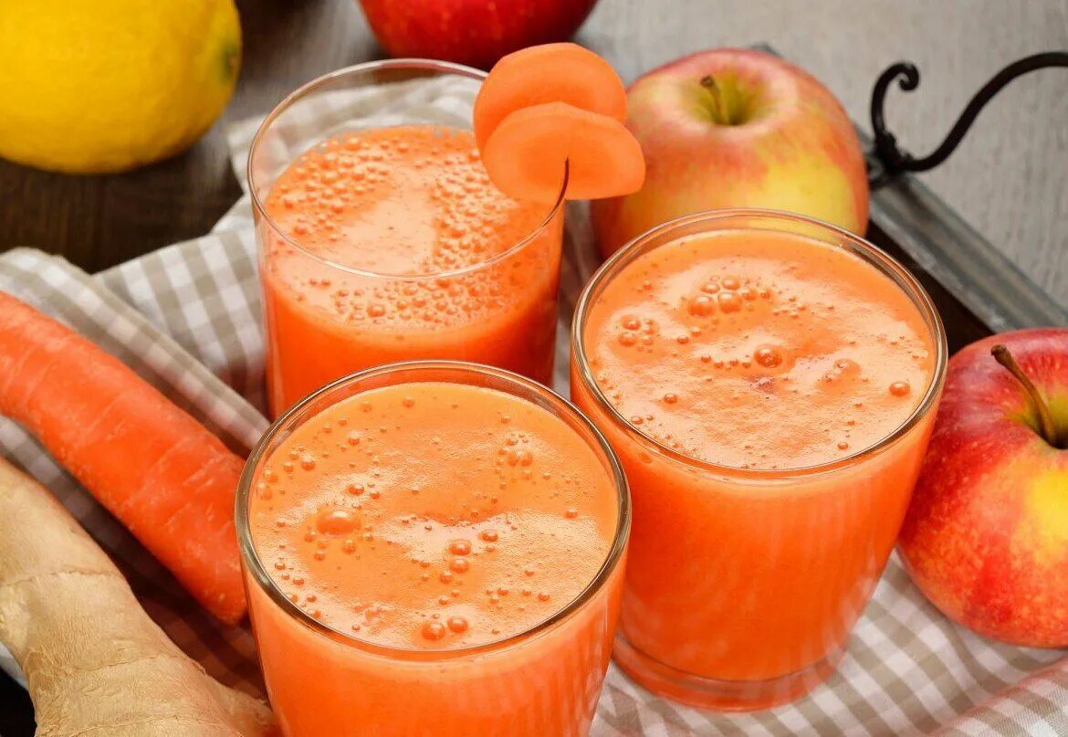Яблочно морковный Фреш. Свежевыжатый морковный сок. Морковно-апельсин свежевыжатый сок. Морковно яблочный сок.