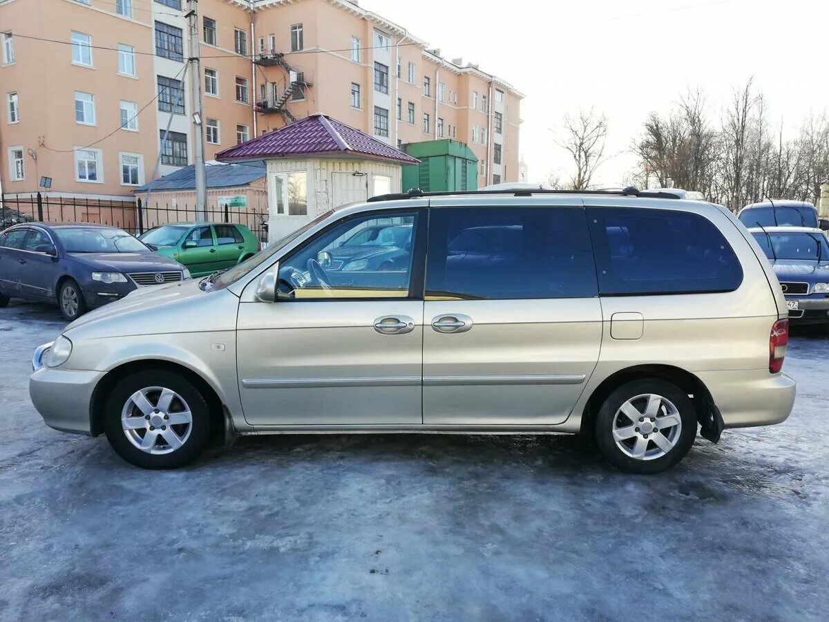 Купить киа карнивал дизель. Kia Carnival 2004. Киа Карнивал 2004. Киа Карнивал 2004 белая. Кия Carnival 2004.