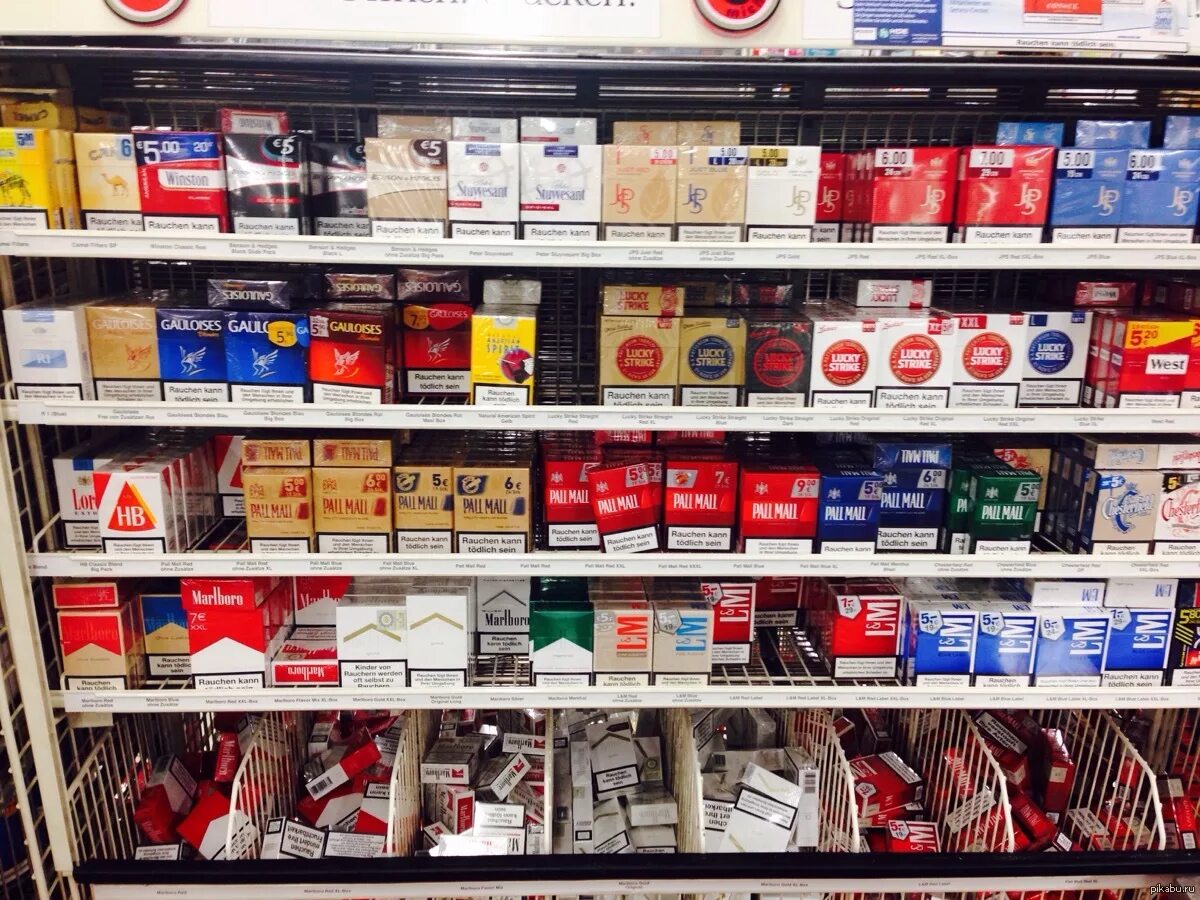 Сигареты в дикси. Табачная продукция. Прилавок с сигаретами в магазине. Выкладка табачной продукции. Магазин сигарет.