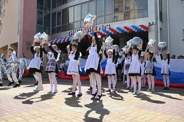 Работа школ в белгороде. Последний звонок белово. школа 18 белгород. школа 30 белгород. школа 17 белгород.