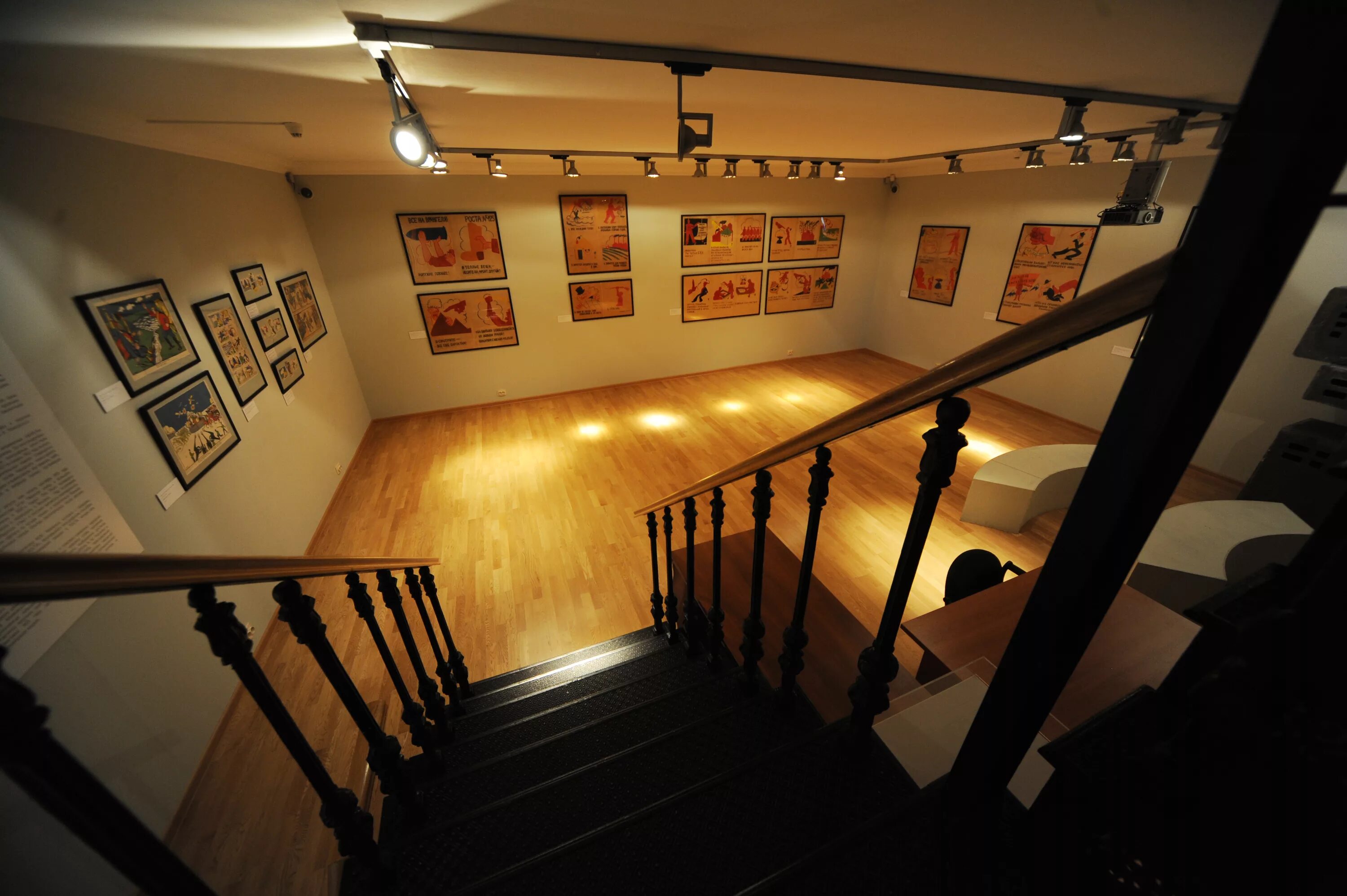 домик чехова в москве малая дмитровка. выставочный зал «домик чехова» улица малая дмитровка, дом 29. галерея василия нестеренко, выставочный зал «домик чехова». галерея василия нестеренко москва. выставочный зал домик чехова.