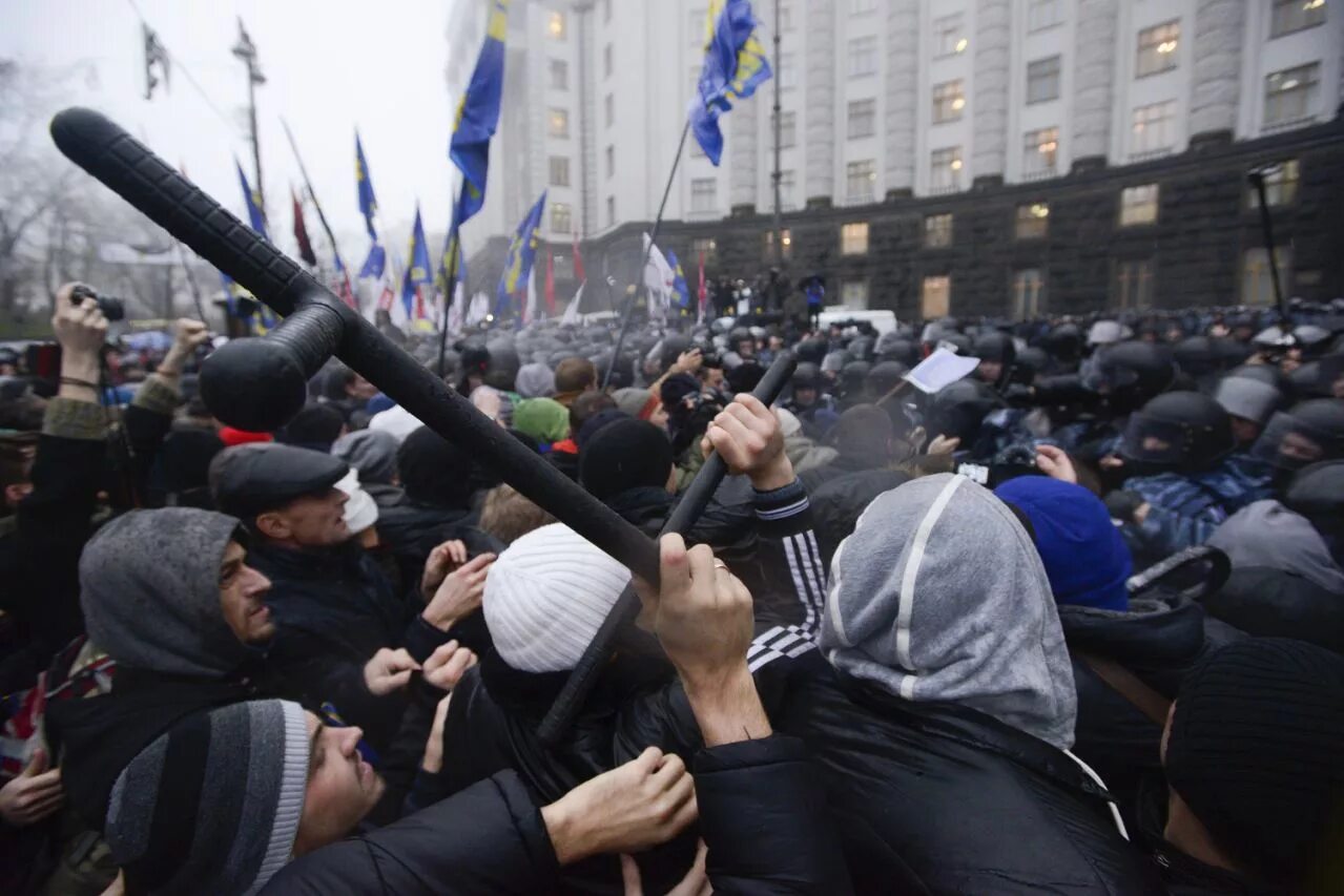 Насильственный захват власти. Захват власти картинки. Захват власти в киеве