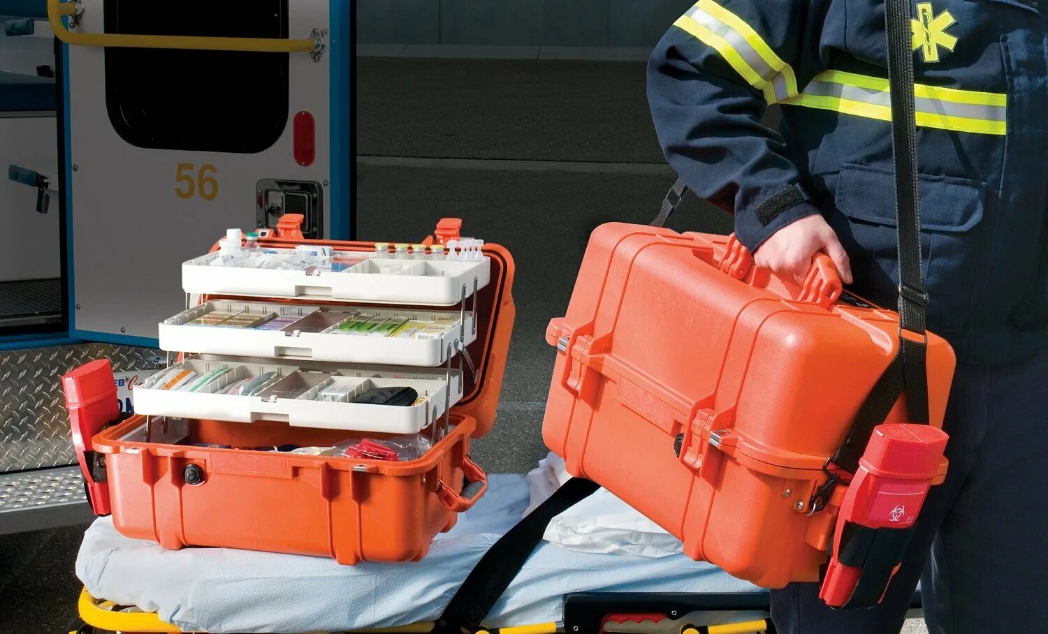Кейс peli 1460 ems. Оранжевый чемоданчик скорой помощи. Медицинский чемодан для скорой. Чемодан фельдшера. Укладка врача скорой медицинской