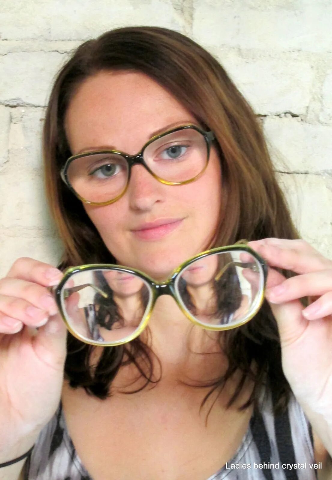 Strong glasses. Оправа Veil. Ladies behind Crystal Veil.