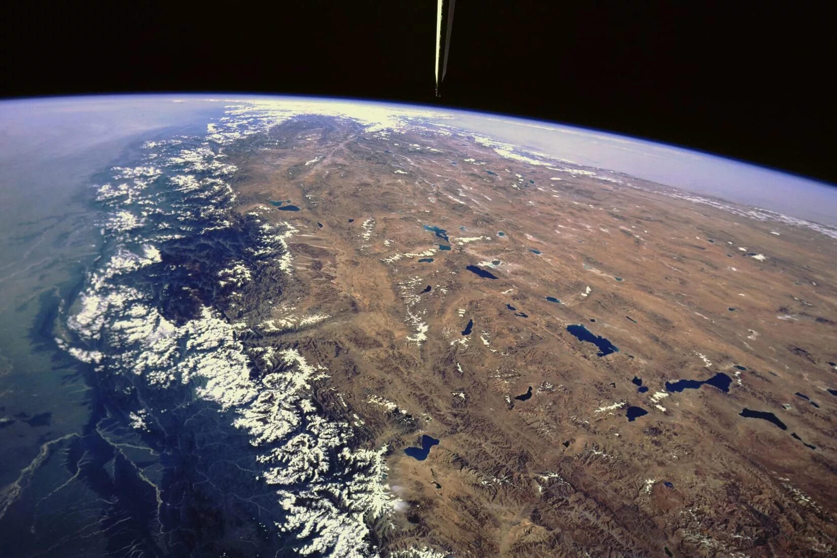Информация в реальном времени. Гималаи Эверест из космоса. Гималаи вид из космоса. Гималаи горы с космоса. Гималаи со спутника.