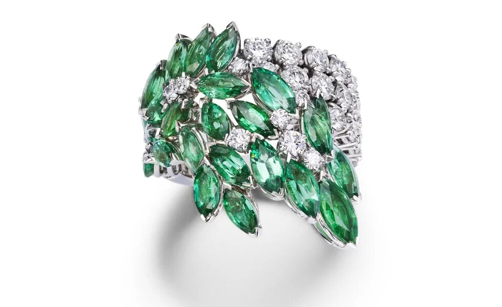 Бриллианты якутии изумруды. Изумруд chopard. шопард кольцо с изумрудом. изумруды булгари. кольцо с изумрудом piaget.