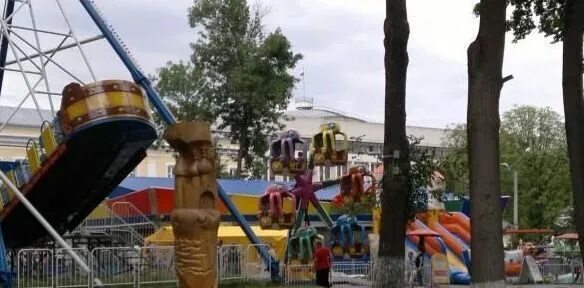 Парк аттракционов калуга парк культуры. Центральный городской парк культуры и отдыха, калуга. Алекс парк калуга. Карусель калуга алекс парк. Карусель калуга алекс парк.