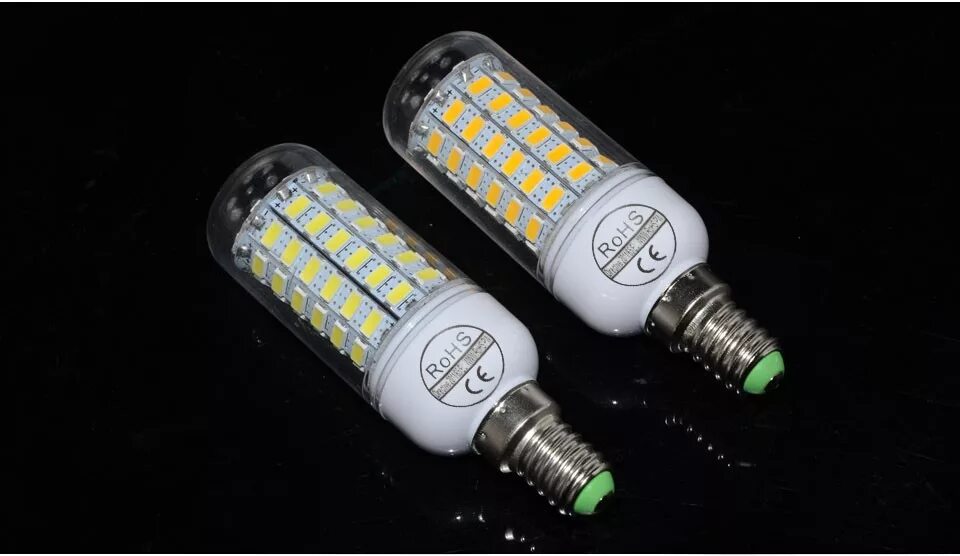 зал освещают 2 люстры в каждой люстре по 9 краткая запись.