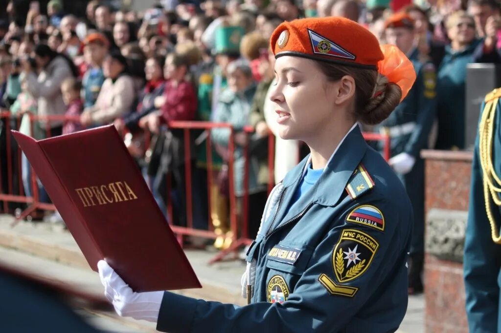 01 мчс россии. Присяга АГЗ МЧС. Курсанты АГЗ МЧС России. Курсанты Ури ГПС. Курсанты МЧС России присяга.