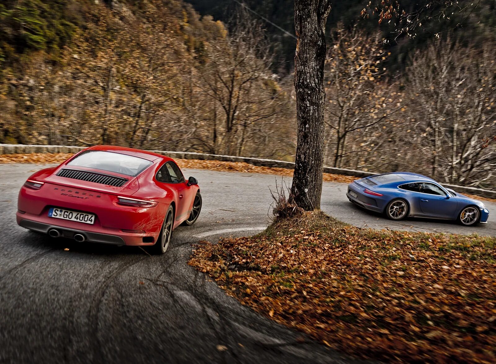 911 turbo s 2021. порше 911 1920. порш стоит снаружи греется на солнце. порше 911 1920 1080. порше 911 carrera gts.