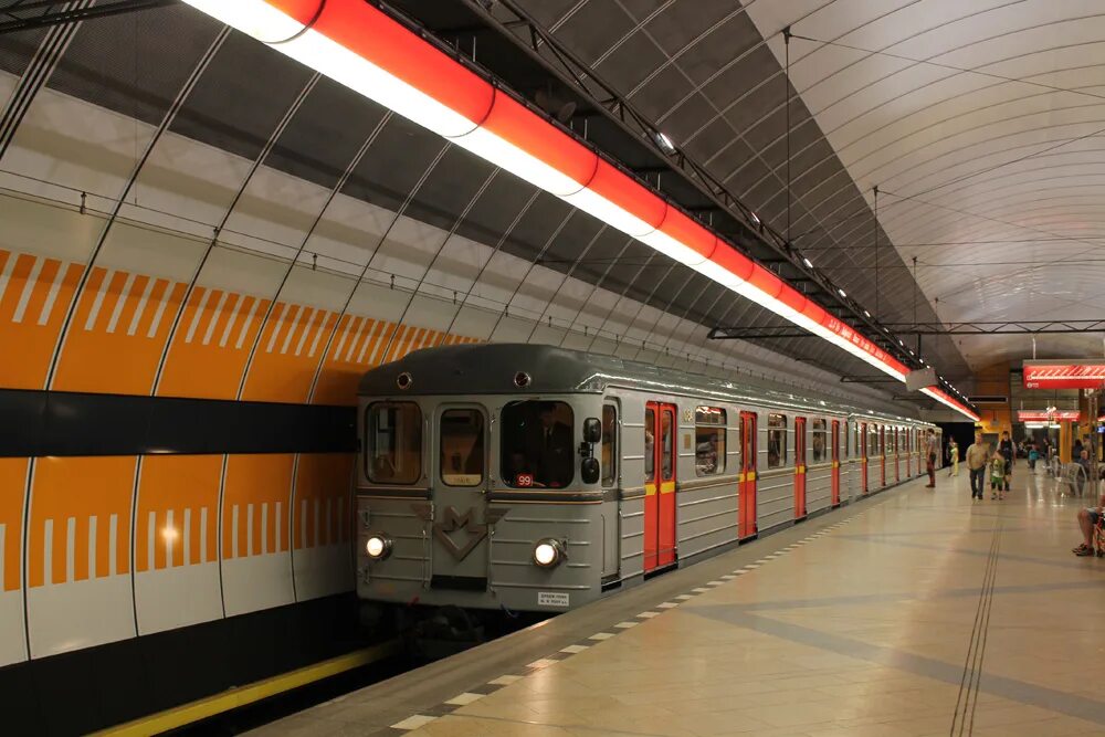 Станция «пражская» московского метрополитена. Станция пражская москва. Станции метро праги. Станция метро пражская. Пражский метрополитен.