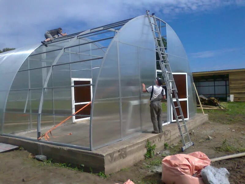 Теплица из поликарбоната. Тепличный выбор. Монтажник теплиц. Сборка теплицы поликарбонат. Монтажник теплиц.
