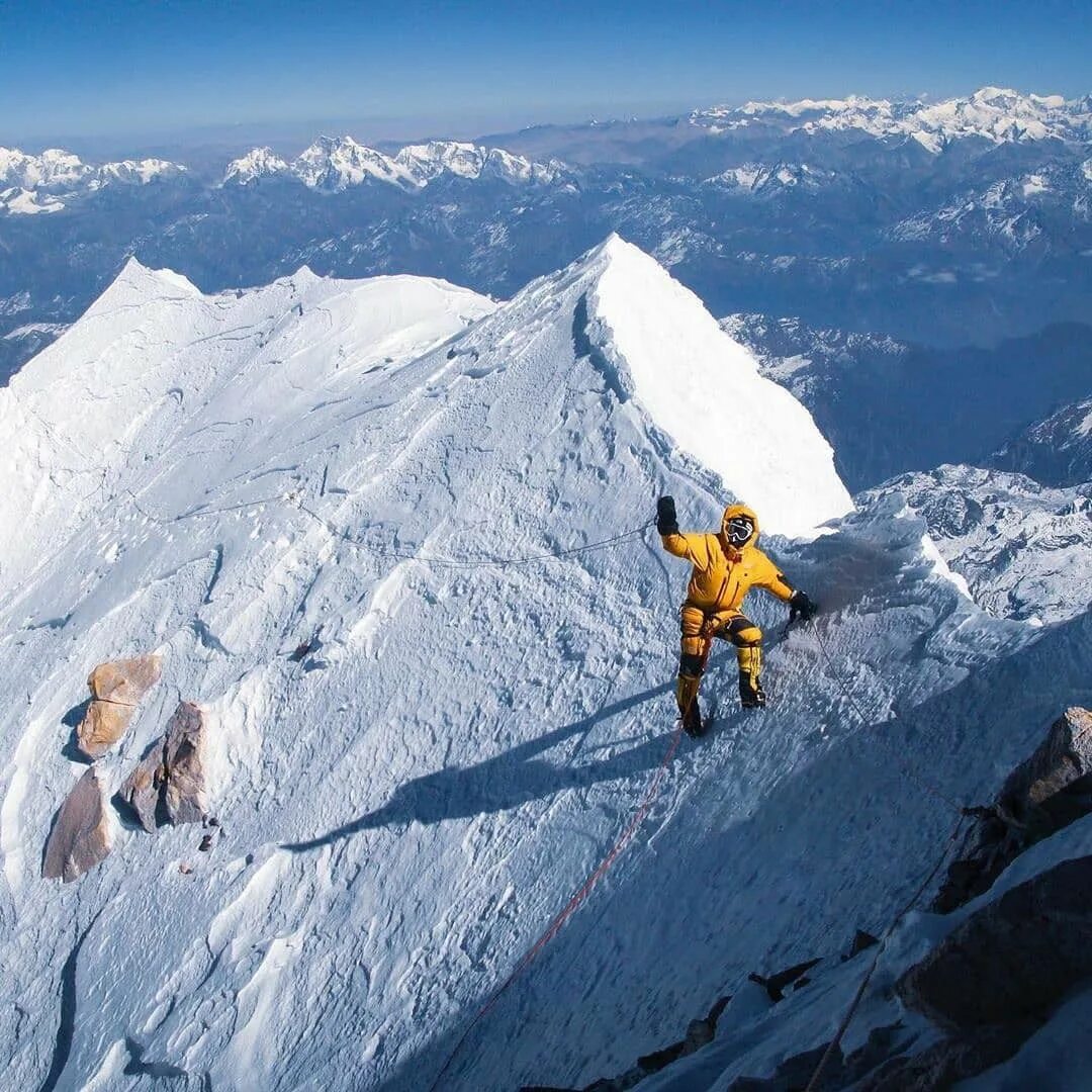 Mountain expedition. Макалу Непал. Макалу горы Непала. Макалу го альпинист. Макалу вершина.