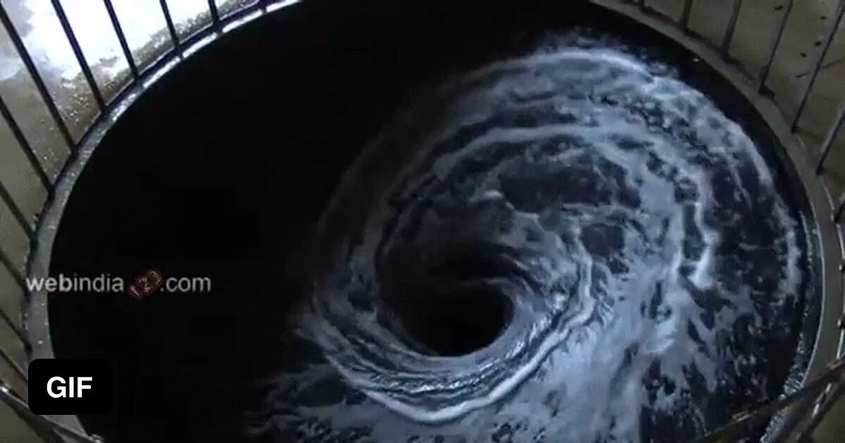 Черная дыра в доме. Аниш Капур водоворот. Водоворот Геншин. Черная дыра в воде.