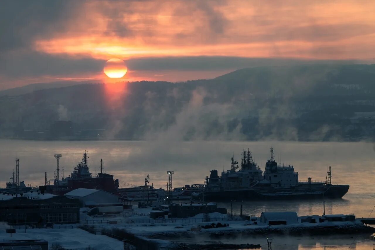 Снять североморск. Кольский залив североморск. кольский залив полярный. кольский полуостров мурманск город. г североморск кольский полуостров.