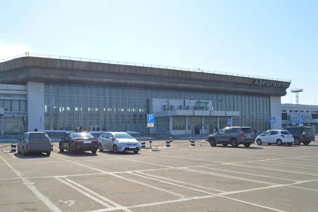 Сколько аэропортов в хабаровске. Старый Международный аэропорт Хабаровск. Хабаровск аэропорт Матвеевка. Хабаровск аэропорт 1994. Старое здание аэропорта Хабаровск.