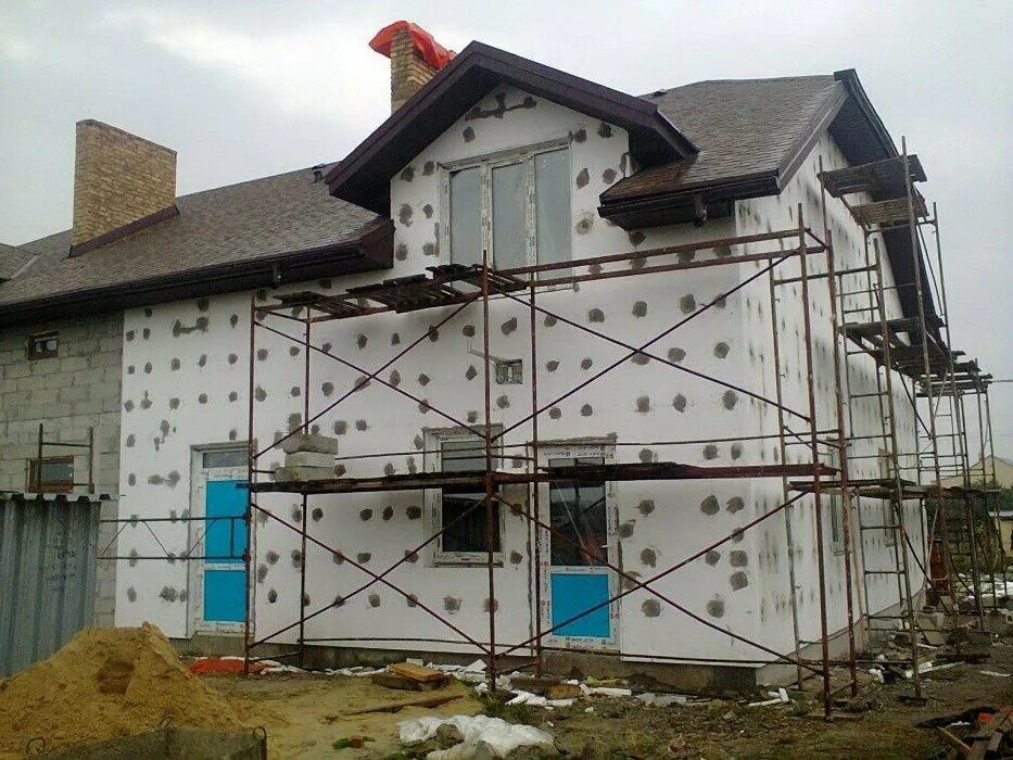 каркасные утеплённые домики. каркасный дом металлосайдингом. утепление дома под ключ. мокрый фасад. утепление фасада под короед.