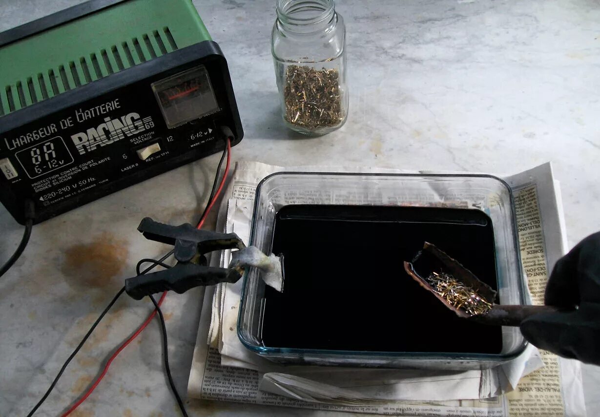 Схематическая ячейка для электролиза. Хром способ электролиза. Приспособления электролизный электролизер для золото. Процесс хромирования деталей. Аффинаж золота электролизом.