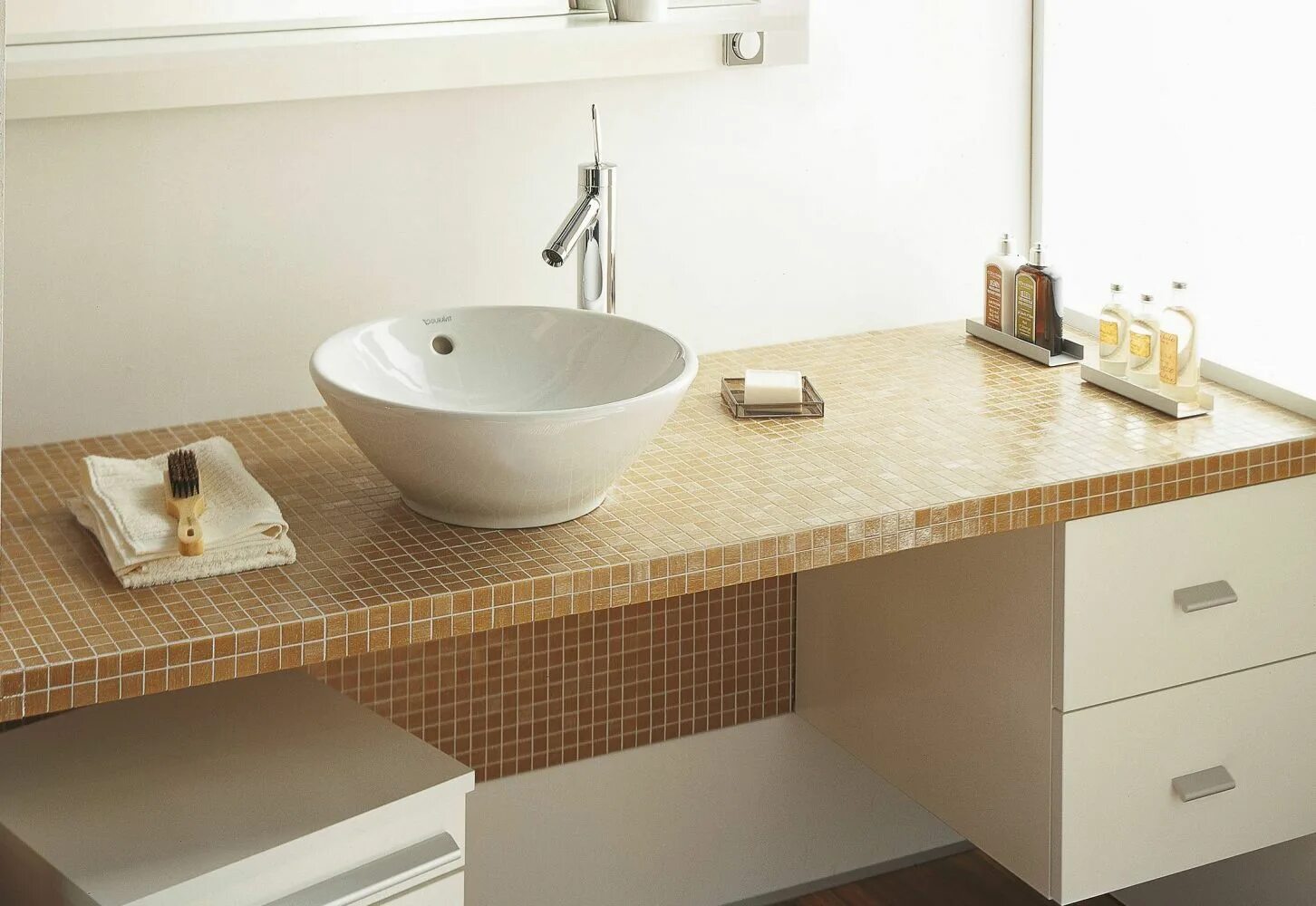 Столешница из массива в ванной комнате : как крепить конструкцию Bathroom design