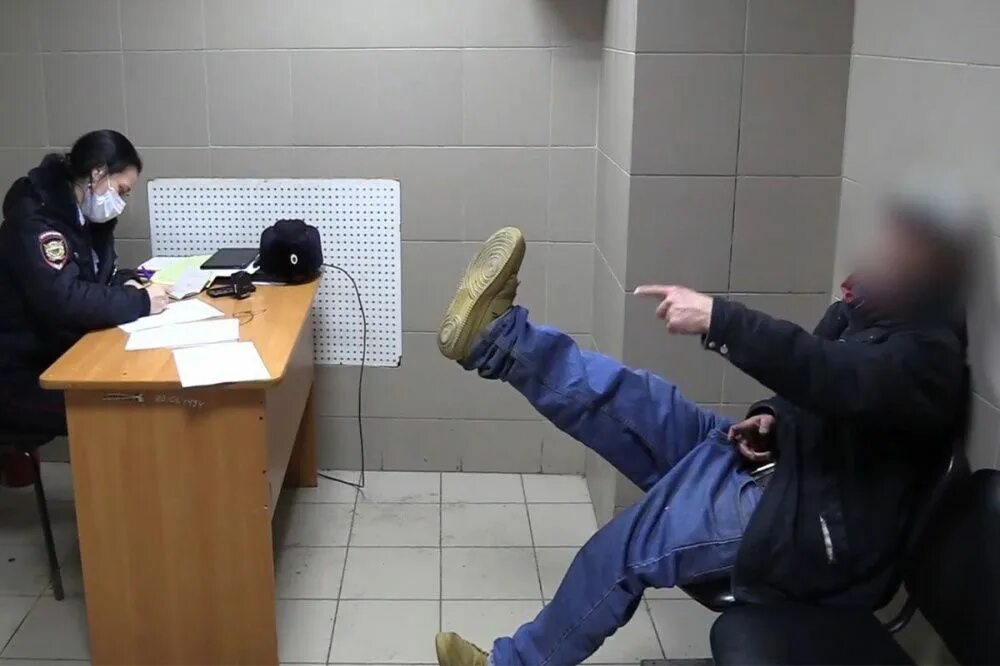 Задержан в нетрезвом виде. Полиция задержала пьяного бомжа. нижний новгород задержаны притон.